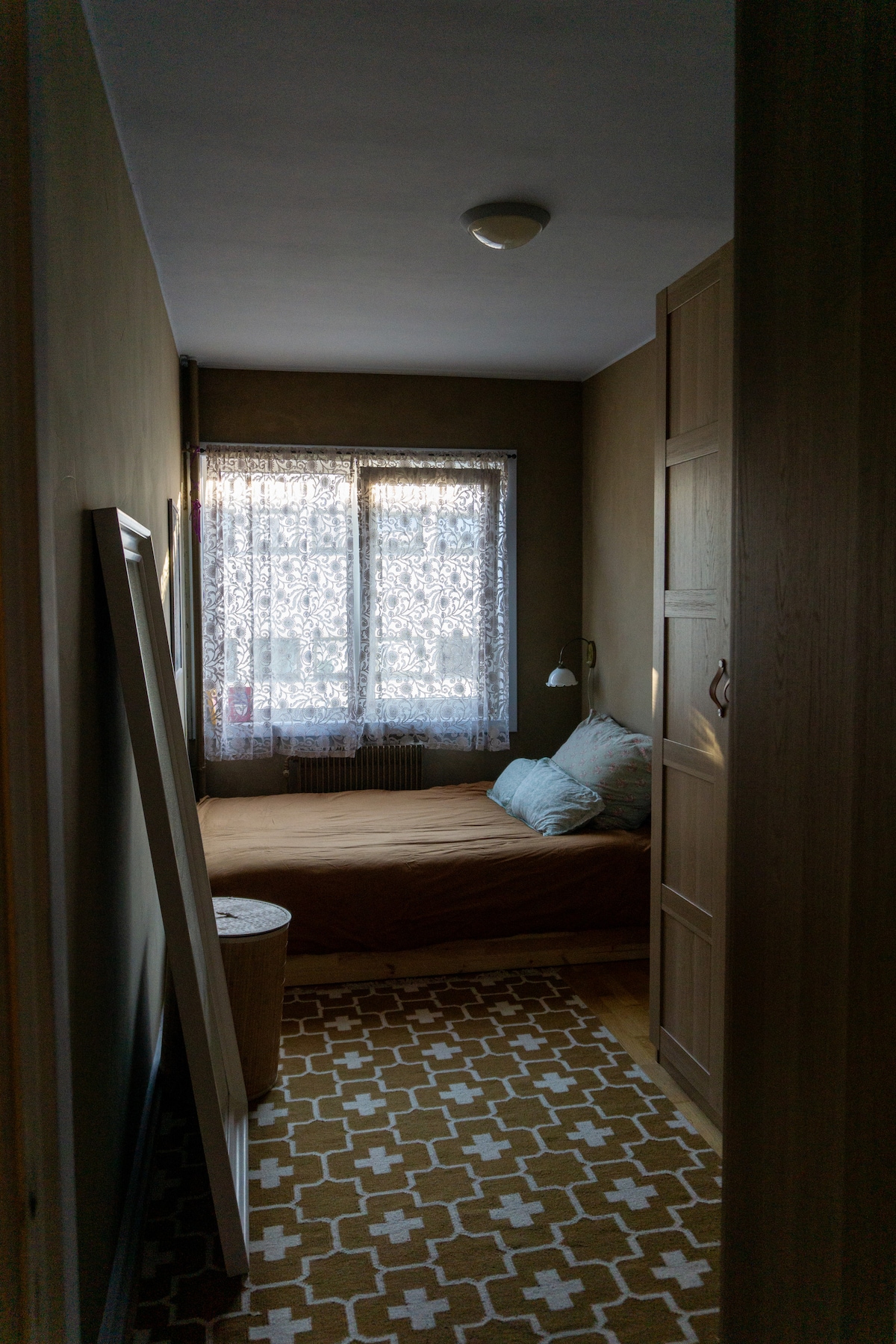 Топли цветове и материали, които ще ви помогнат да заспите.