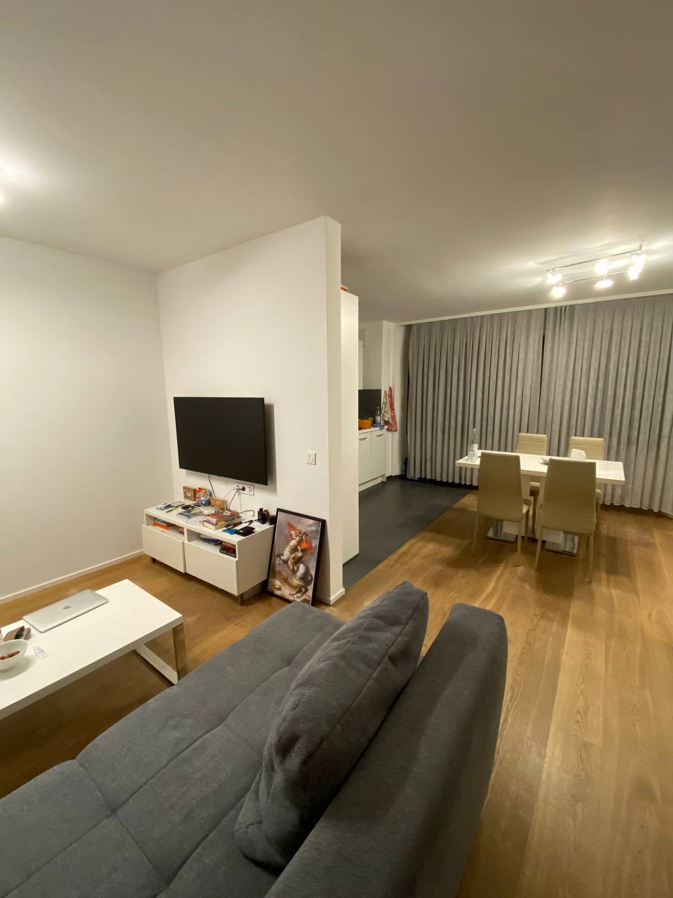 Popular Airbnb listing: Large Apart 2 min to Oktoberfest in St. Paul