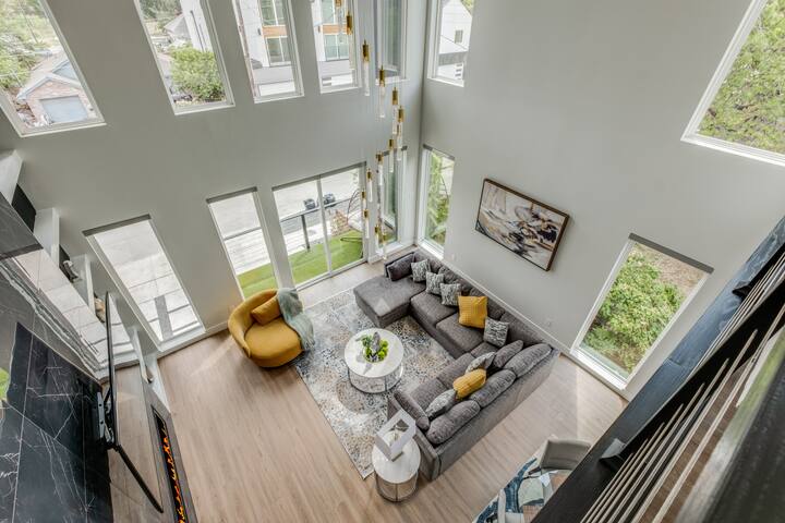 Newly Built 4 BR 4 Bath Home W/ Rooftop + Grill! gallery image 3