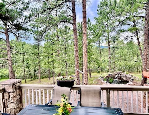 Forest Retreat, 2 floors, 3 bedrooms w/Hot Tub Spa