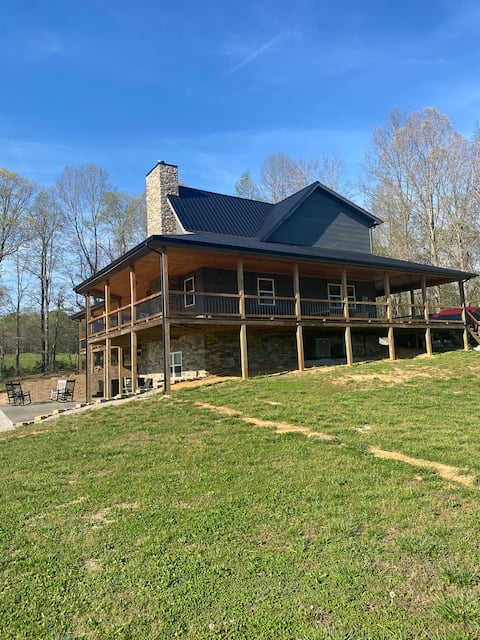 Happy Hollow Hide Away