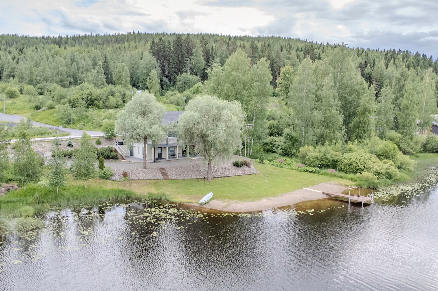 Lomahuvila Himos Hopearanta Järven Rannalla 2