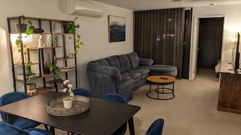 Top Airbnb: Luxe Home @ Midnight! 2BR 2BTH 1CAR- Pets Welcome! in Australian Capital Territory