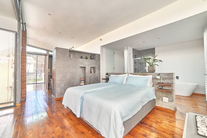 Spacious boutique house + large terrace and pool gallery image 2