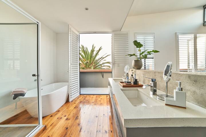 Spacious boutique house + large terrace and pool gallery image 3