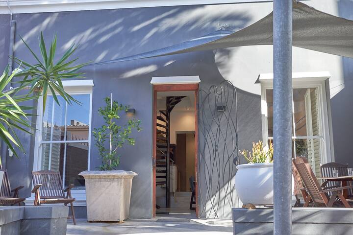 Spacious boutique house + large terrace and pool