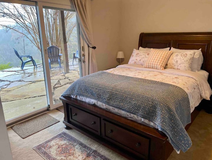 标准双人床卧室