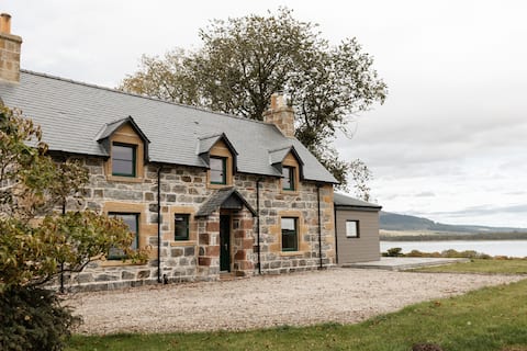 Upgraded Loch fleet farmhouse