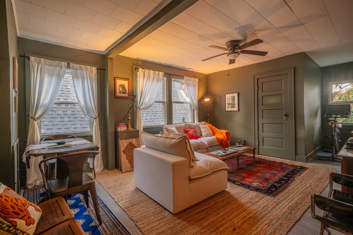 Top performing Airbnb: Cozy Apartment in Elmwood Village in Buffalo
