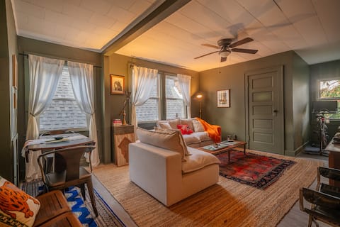 Top performing Airbnb: Cozy Apartment in Elmwood Village in Buffalo