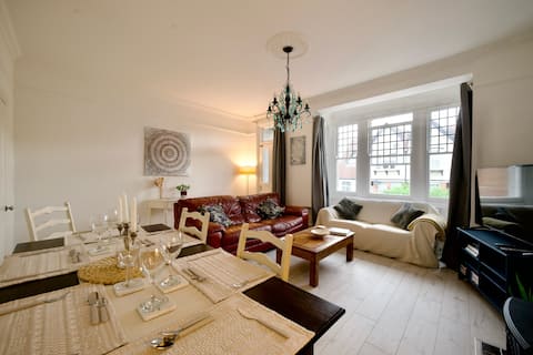 Spacious homely seaside maisonette with balcony