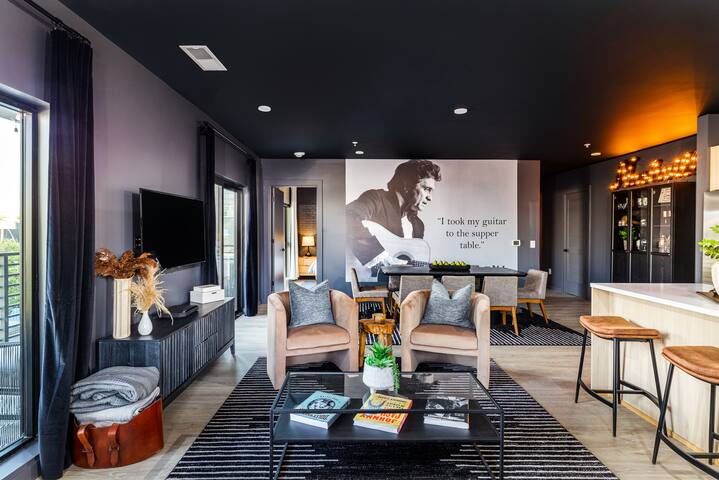 Skyline Views | Broadway | Gulch I Pool gallery image 2