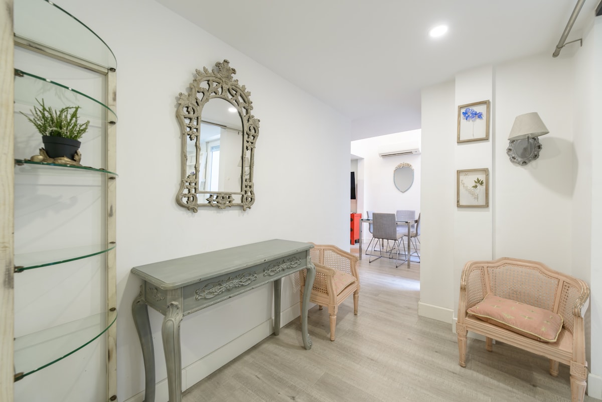 Popular Airbnb listing: Amazing apartment with interior terrace in Chueca in Centro