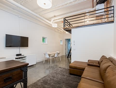 Successful Airbnb property: Modern Loft Haven | BBQ, Sleeps 6 | in Bridgeland/Riverside