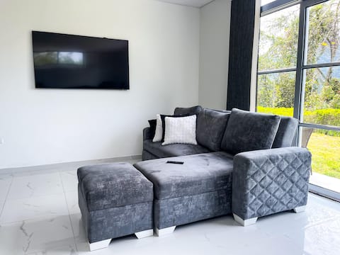 Popular Airbnb listing: Modern Lounge Anapoima – Views & Comfort in Anapoima
