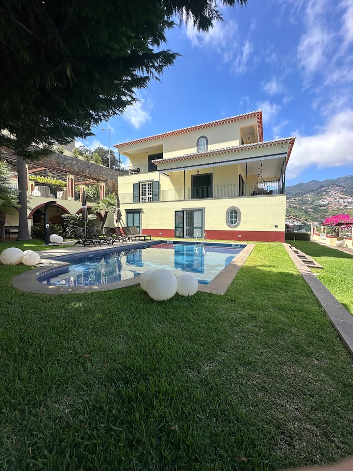 Luxury Villa:pool,cinema,hottub,king Bed,view,city - Madeira