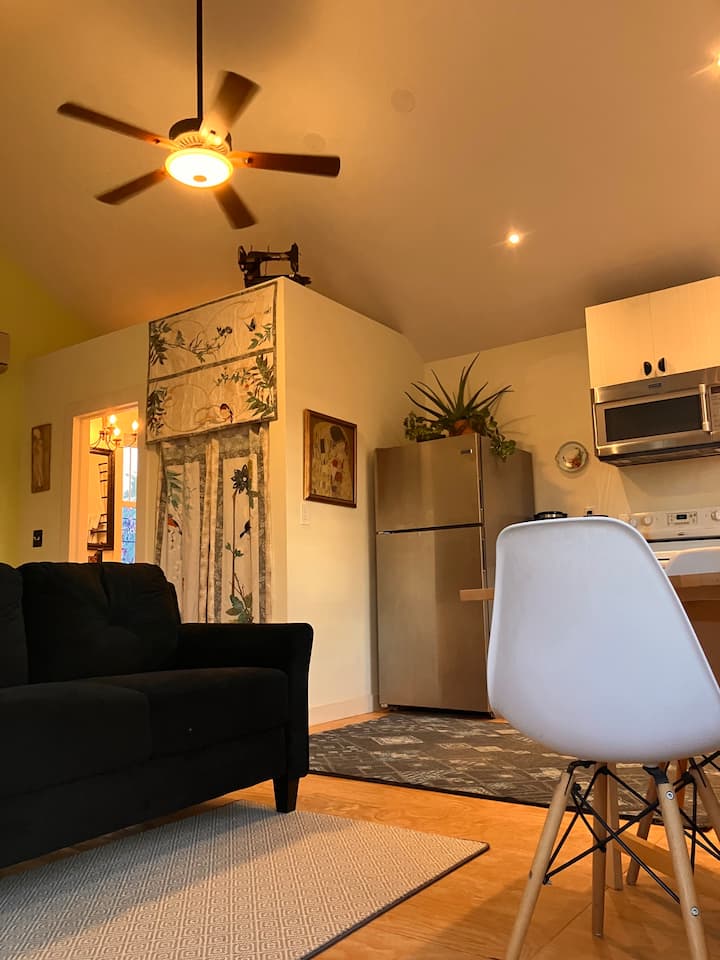 Bright+cozy Alley House Retreat - Cherry Creek