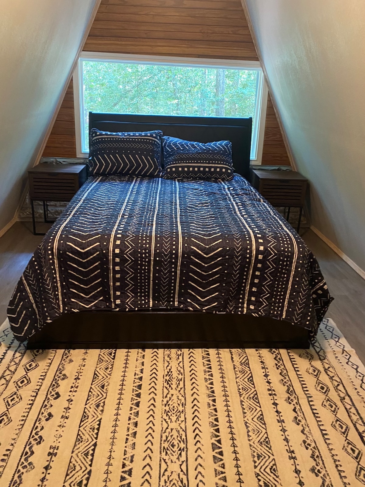 Спалня на горния етаж #2 с двойно легло 