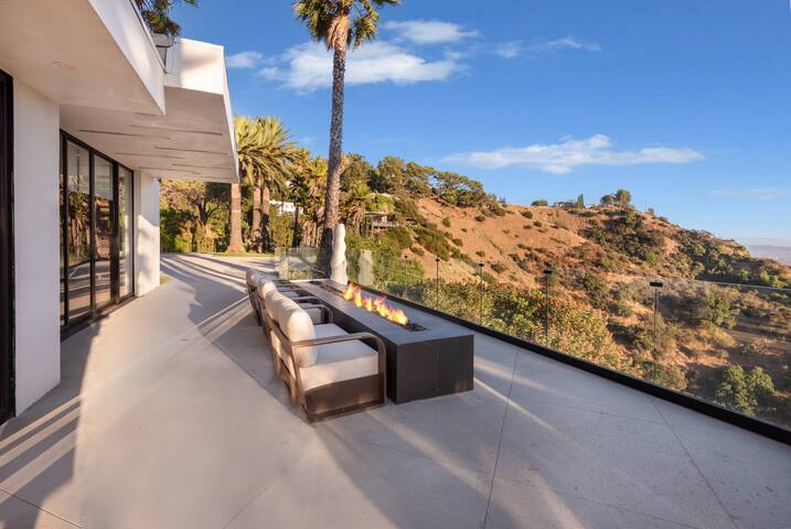 Luxurious Mansion with Stunning Views,Pool,Jacuzzi gallery image 4