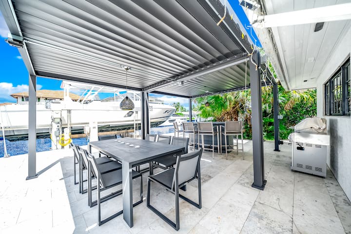 Heated Pool & Hot Tub! Waterfront+Golf Cart! gallery image 3