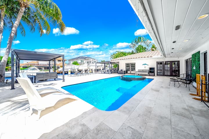 Heated Pool & Hot Tub! Waterfront+Golf Cart!