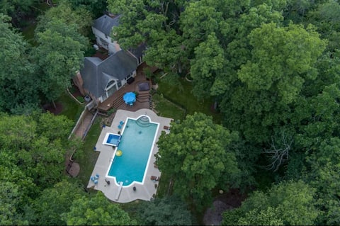 Spacious 5bd/5bth house w/Pool, Hot Tub, Sauna