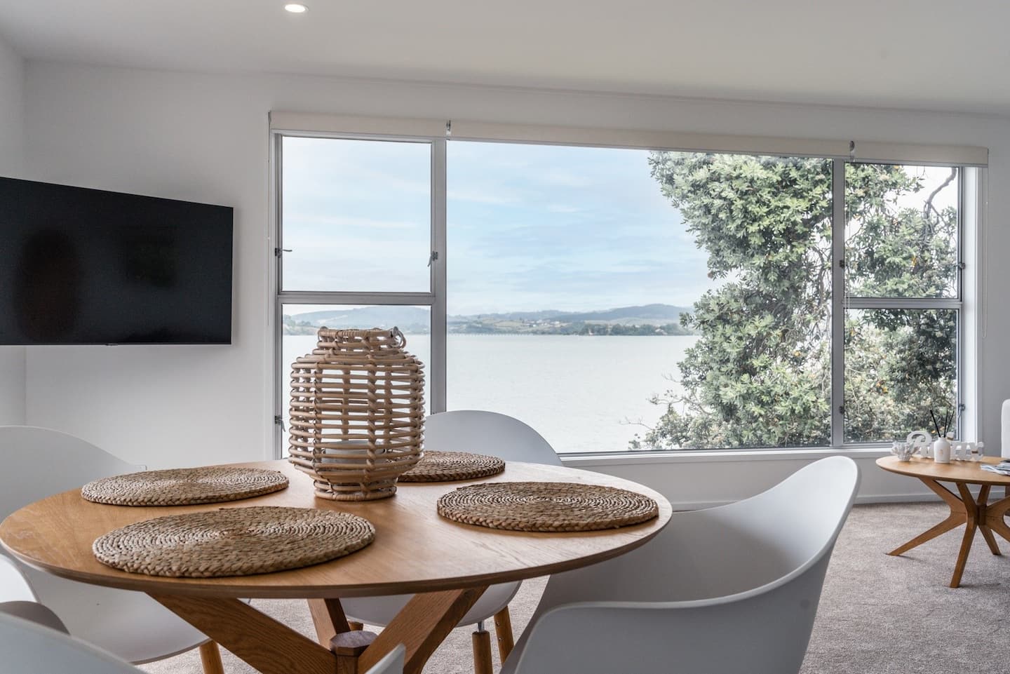 King Waterfront Upstairs Apartment 3