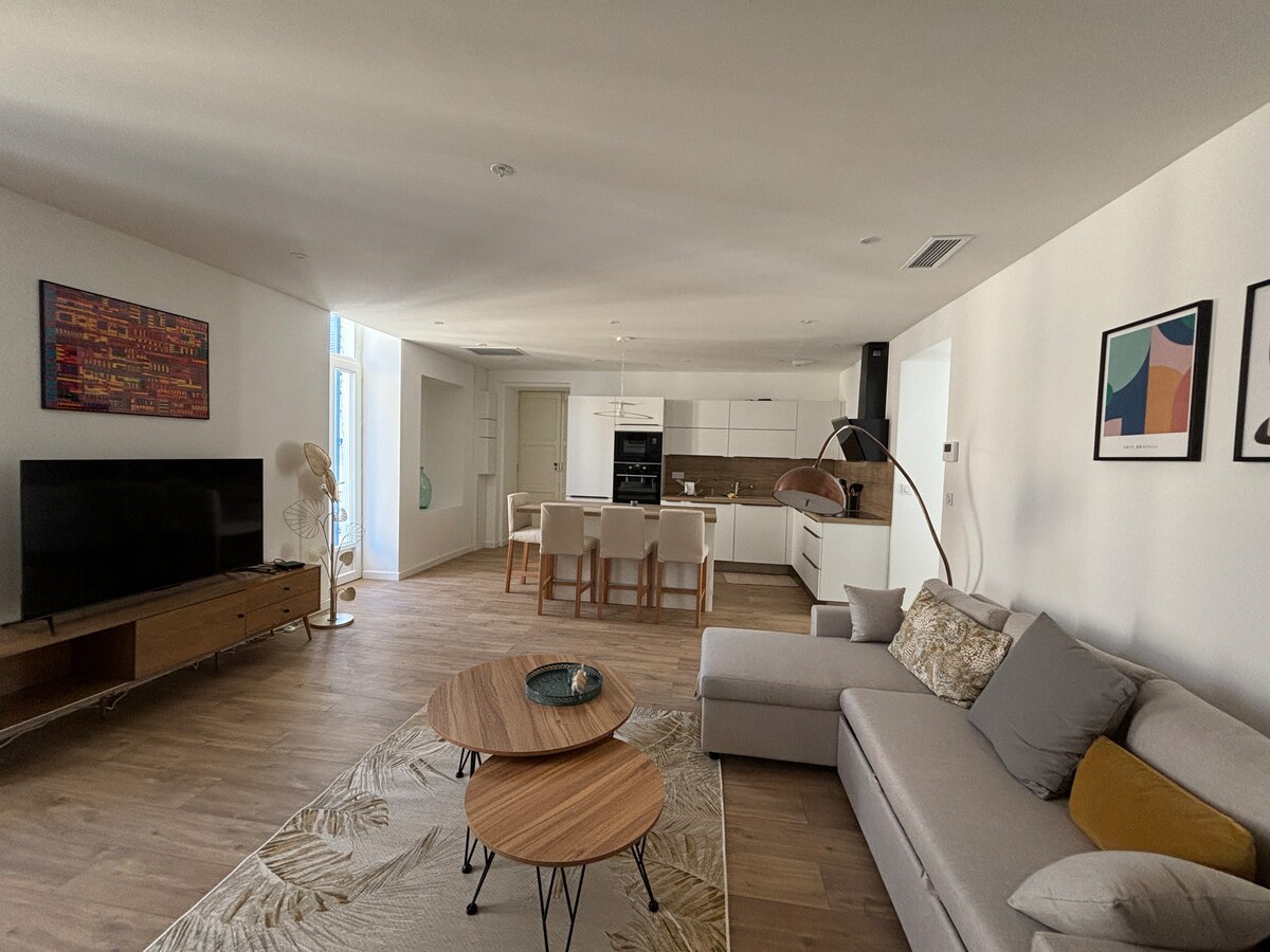 Annonce Airbnb populaire: P3 Luxury, Terrace, Air Conditioning à Nîmes