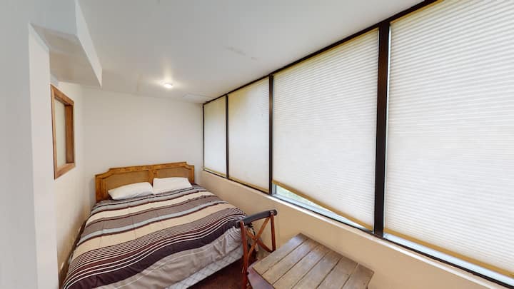 Sunroom With Queen Bed