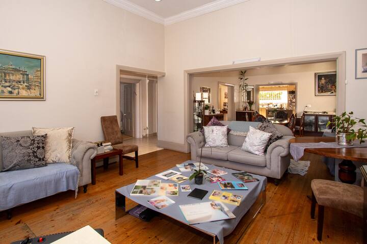 A Place to Call Home in Sea Point! gallery image 2