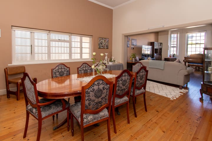 A Place to Call Home in Sea Point! gallery image 5