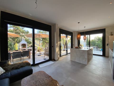 Popular Airbnb listing: Villa Omdal - Pool - Epic Views - Sierra Nevada in Güéjar Sierra