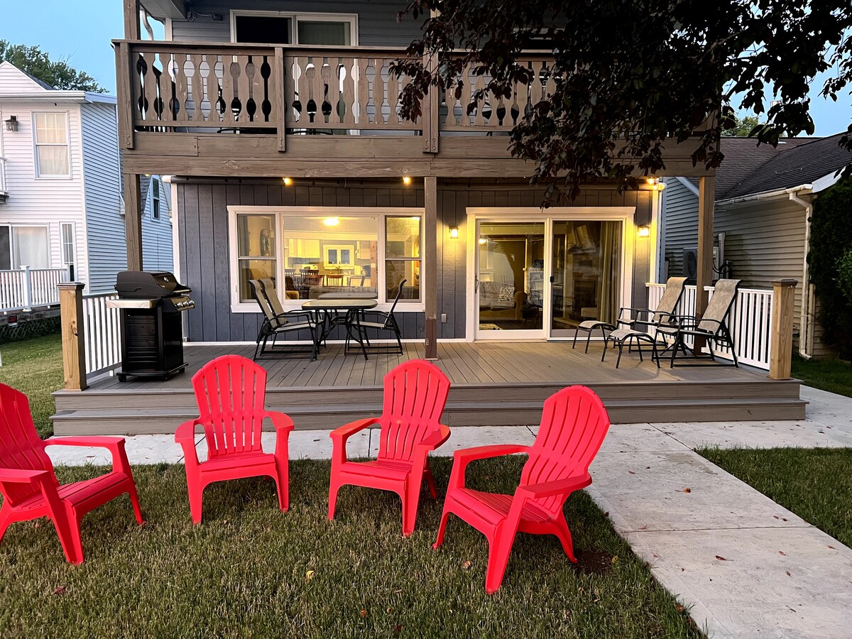 Chautauqua Lake Sunsets (Lakefront Home) Houses for Rent in Celoron, New York, United States