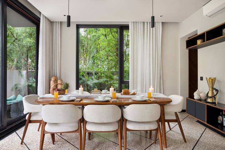 Dining area image 2