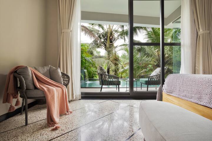 Living room image 7
