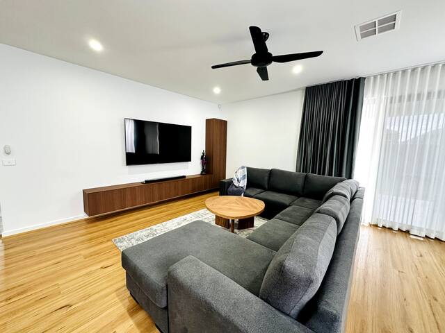 Brand new family retreat-Spacious 4BR gallery image 5