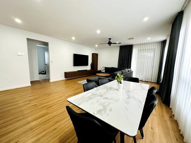 Brand new family retreat-Spacious 4BR gallery image 4