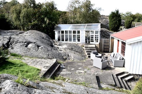 Villa near the sea, bakery & shops