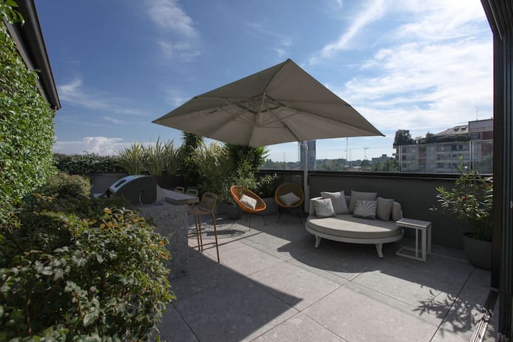 Exclusive Luxury Penthouse with Terrace & Garage gallery image 2