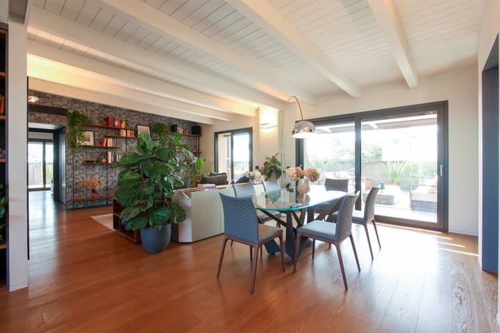 Exclusive Luxury Penthouse with Terrace & Garage gallery image 4