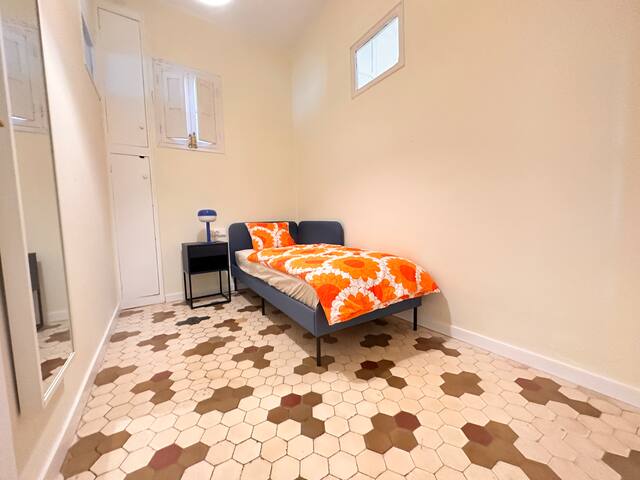 Stylish Ruzafa Market gallery image 5