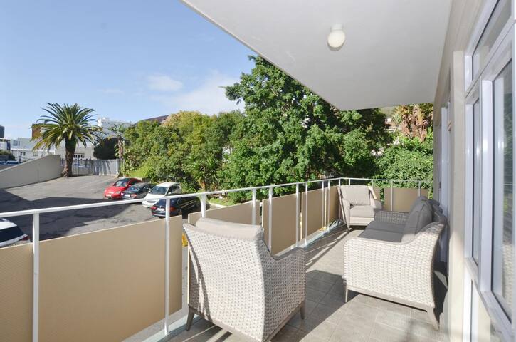 3 Bedroom Apartment, 4 Beds Green Point gallery image 5