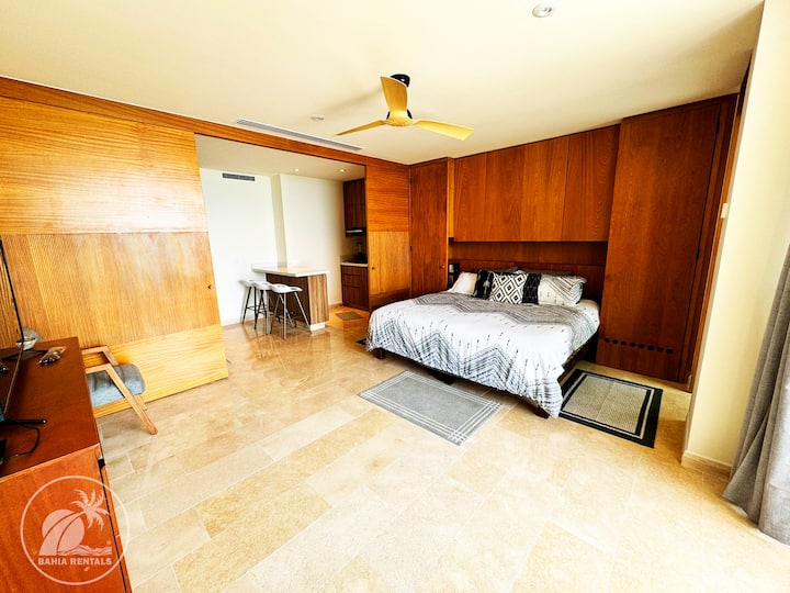 Luxury Beachfront, Gym Parking Pools And Amenities - Cruz de Huanacaxtle