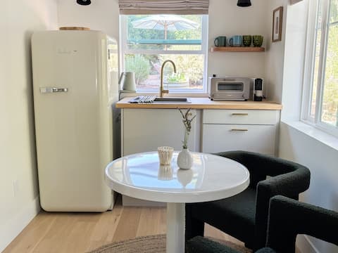 Successful Airbnb property: Newhall Cottage Guest House in Santa Clarita