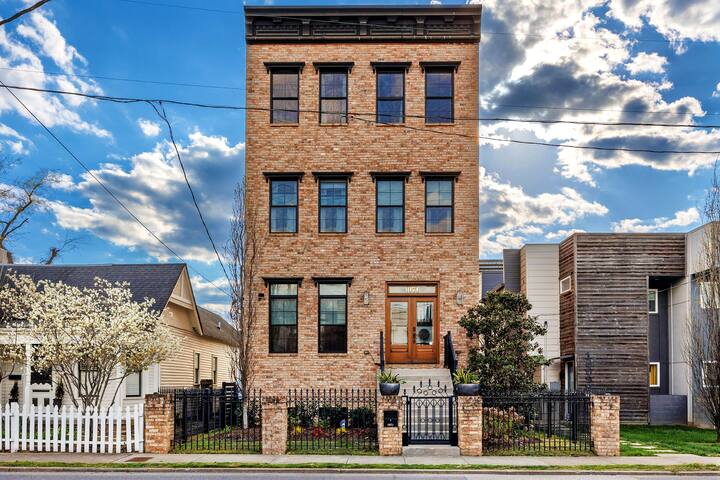 The Nash Bash Pad – Games, Stage, Sleeps 12! gallery image 3