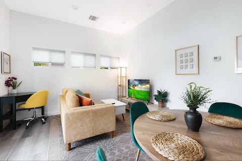 Top Airbnb: Charming 2BR Guest House | Walk to Melrose & Grove in Fairfax