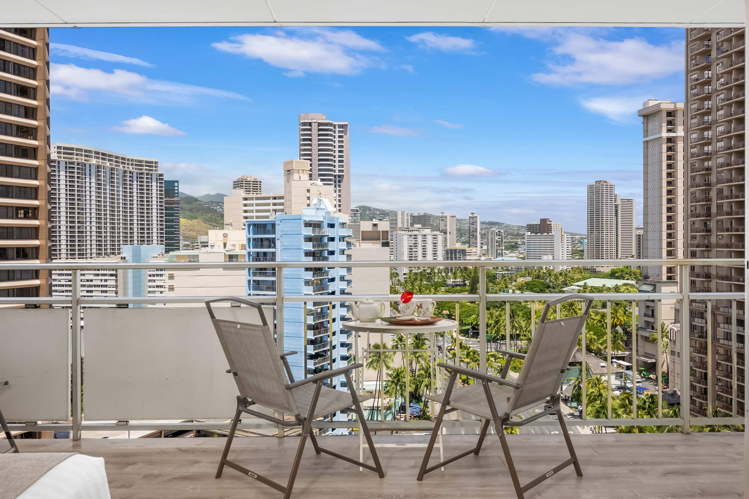 Condo in Honolulu · ★4.7 · Studio · 2 beds · 1 private bath - Image 30