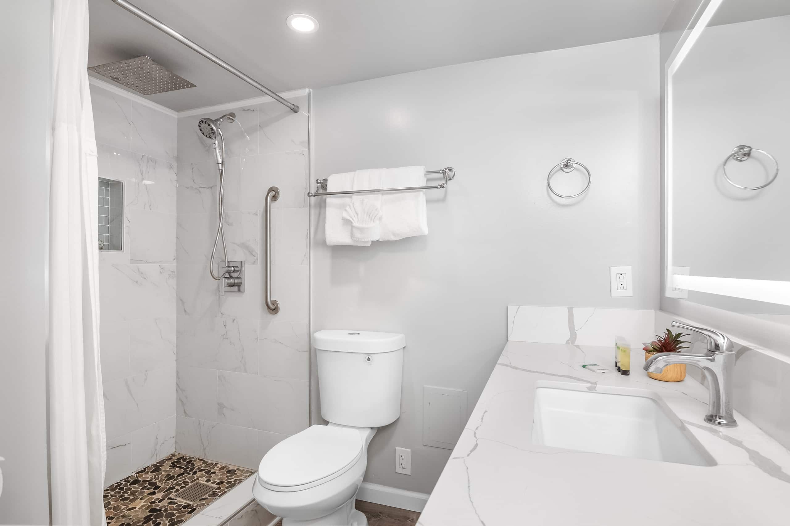 Condo in Honolulu · ★4.7 · Studio · 2 beds · 1 private bath - Image 20