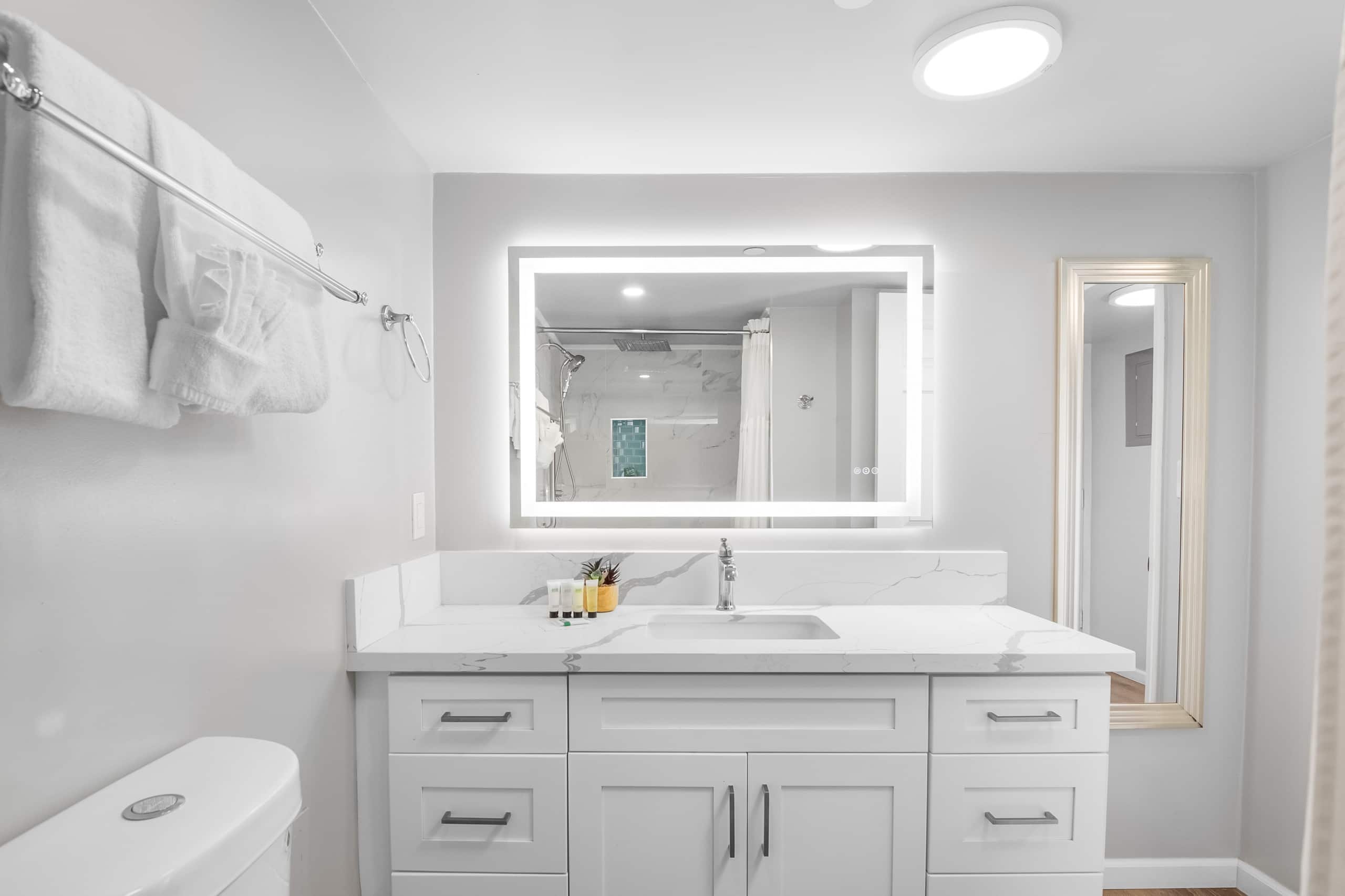 Condo in Honolulu · ★4.7 · Studio · 2 beds · 1 private bath - Image 21