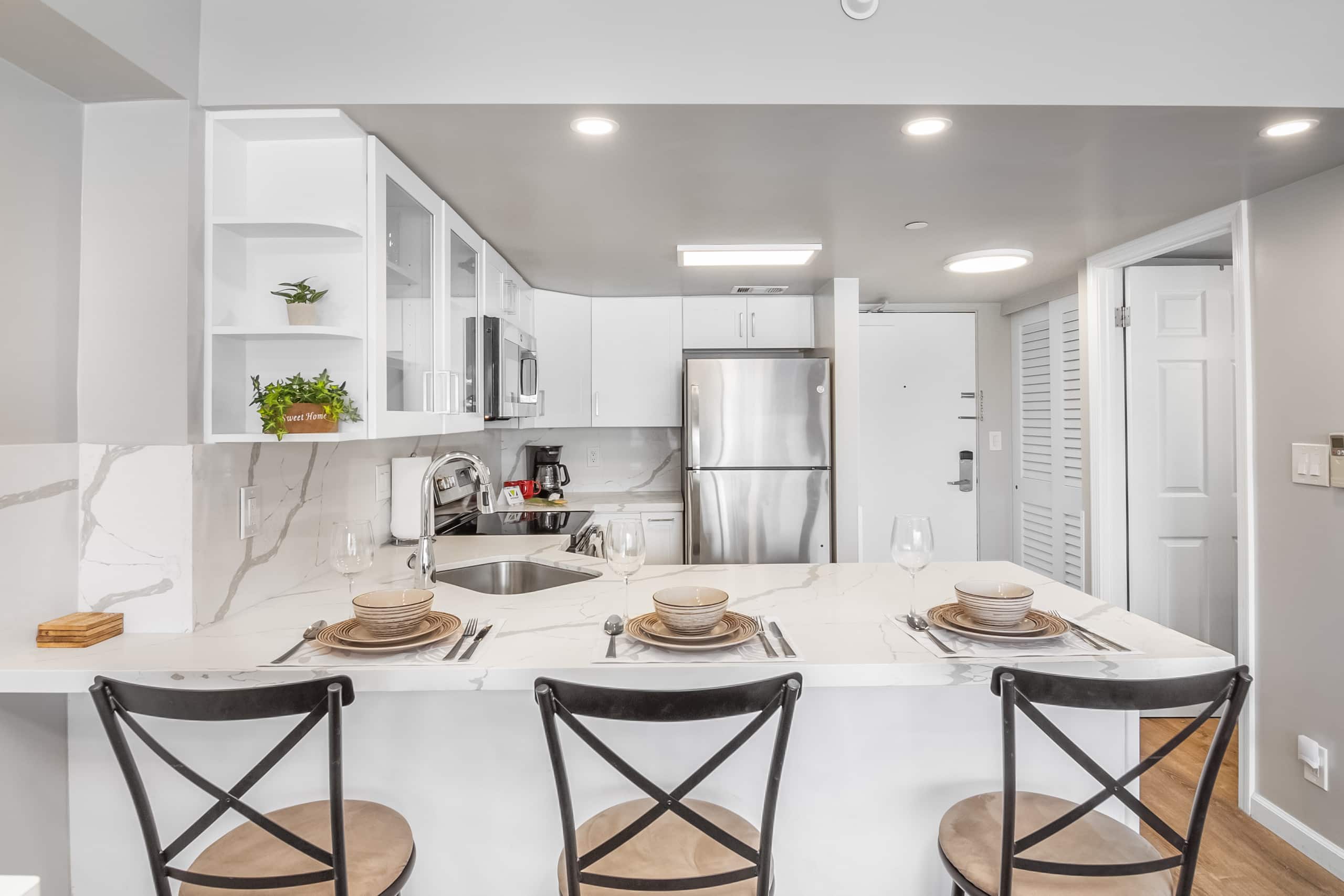 Condo in Honolulu · ★4.7 · Studio · 2 beds · 1 private bath - Image 18